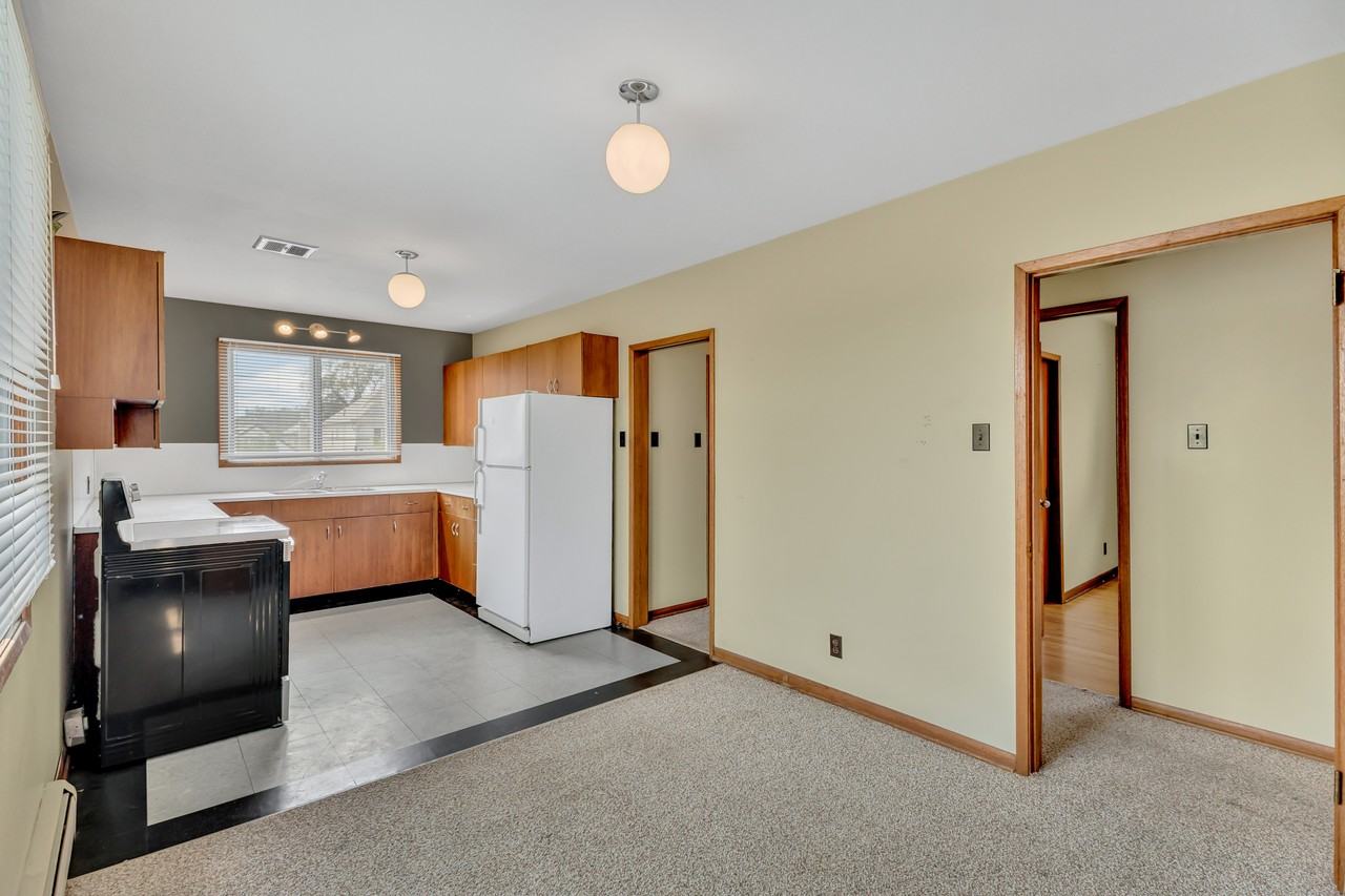 568 Cathedral Avenue 566 - Photo 3 of 17