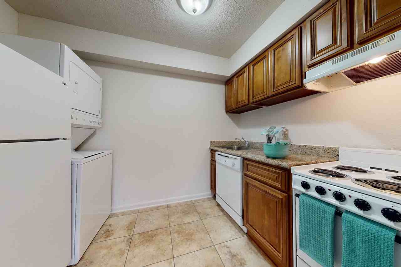 Surfrider - Photo 7 of 31