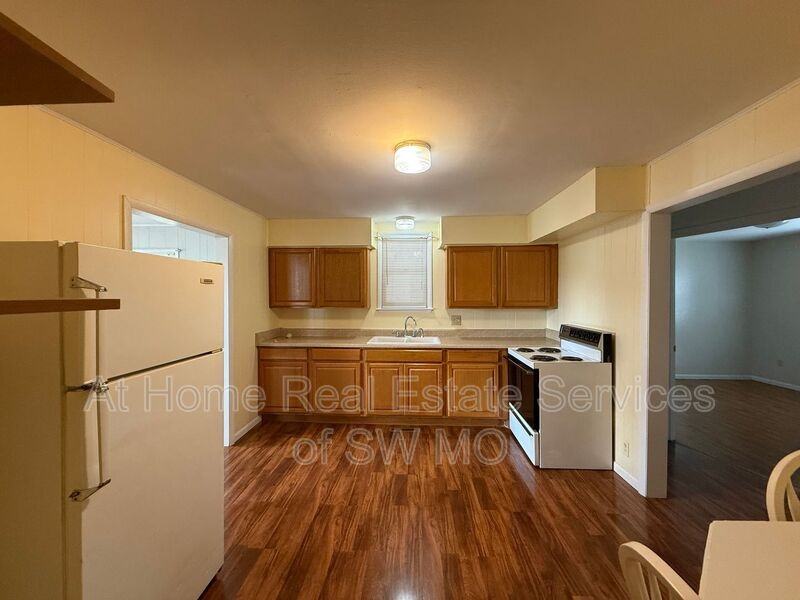 1044 W Windy Ridge Ln - Photo 6 of 16