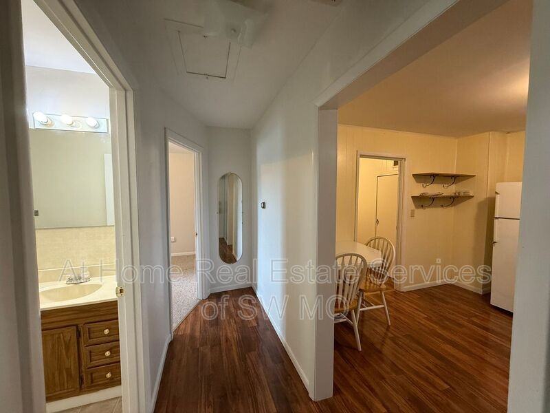 1044 W Windy Ridge Ln - Photo 7 of 16