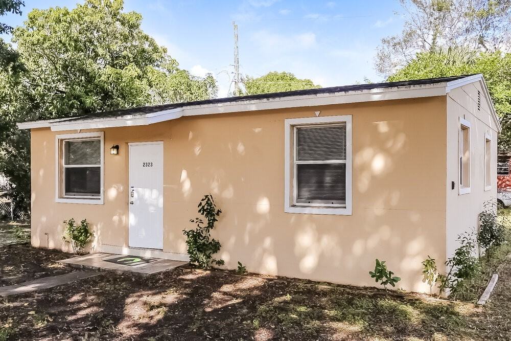 2323 Nw 12th Ct - Photo 3 of 16