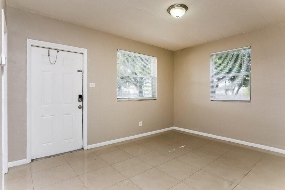 2323 Nw 12th Ct - Photo 4 of 16