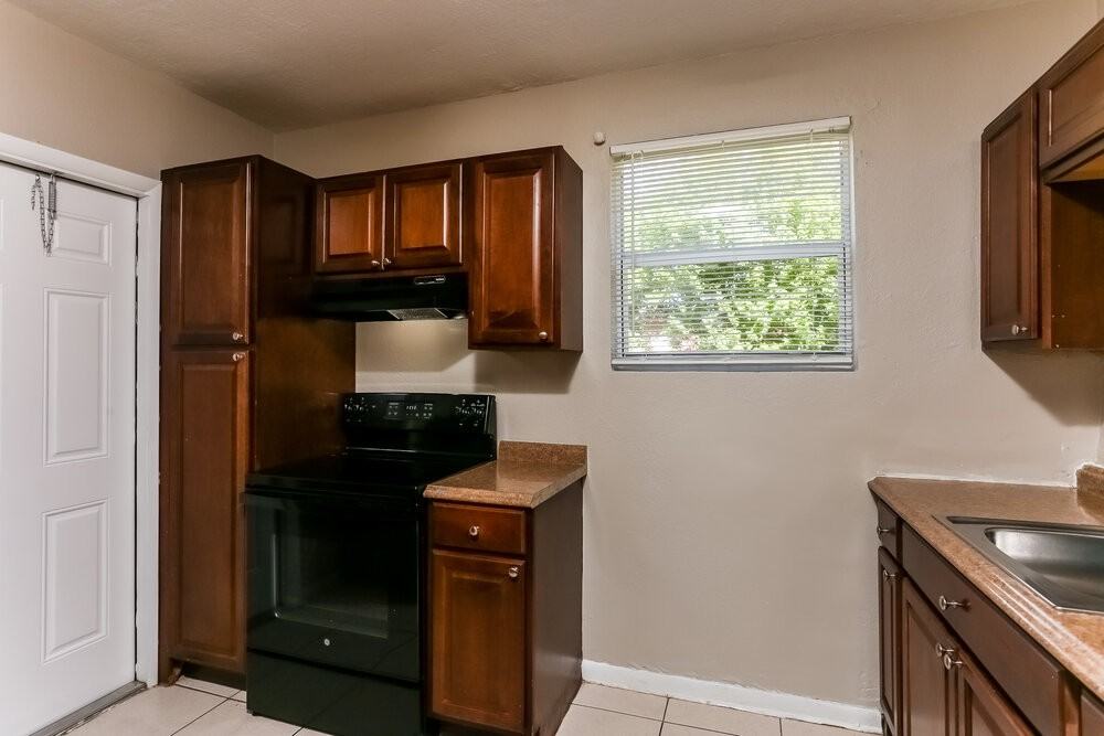 2323 Nw 12th Ct - Photo 6 of 16