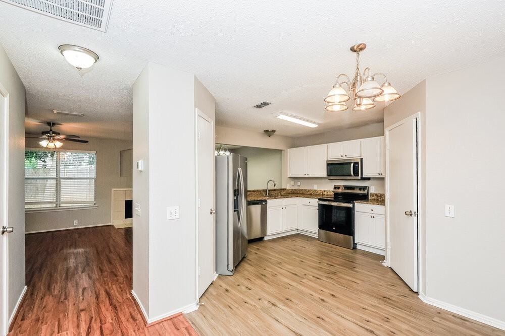 8564 Charleston Ave - Photo 7 of 17