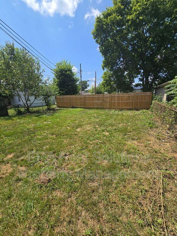 559 Whitethorne Ave - Photo 2 of 28