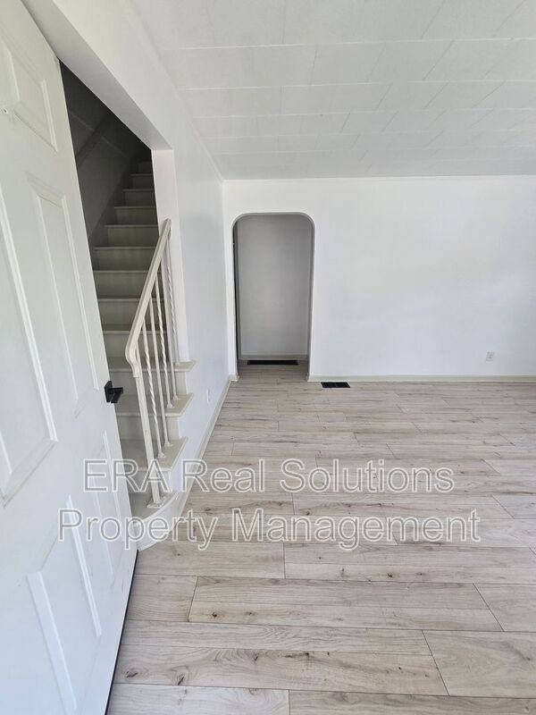 559 Whitethorne Ave - Photo 3 of 28