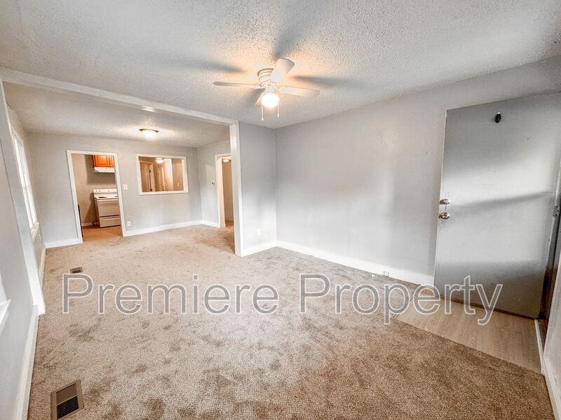 2004 S Overton Ave - Photo 3 of 13