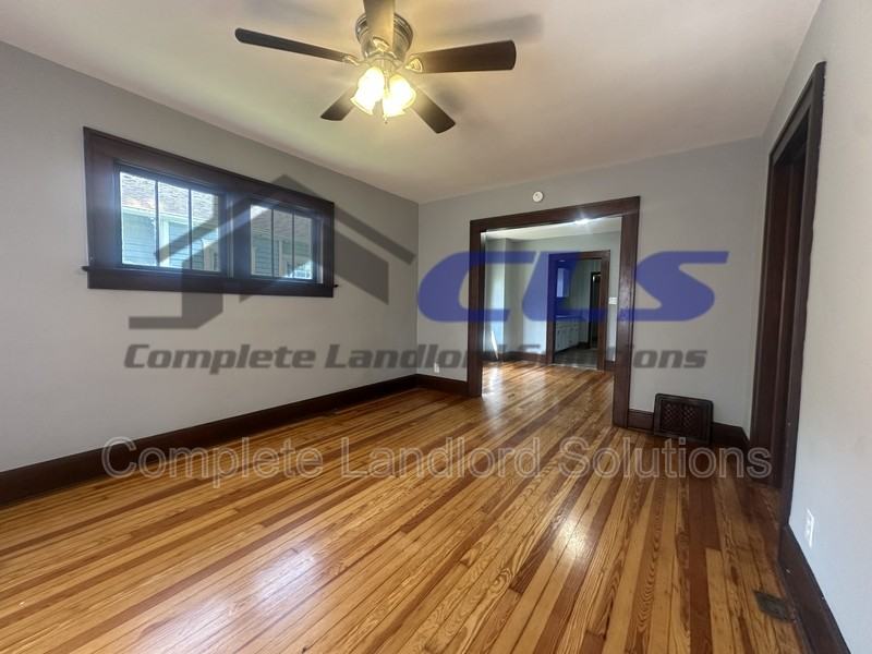 2409 S 9th St - Photo 3 of 12