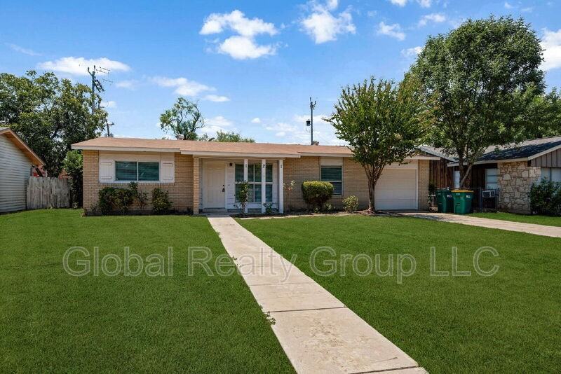 121 Rosewood Dr - Photo 3 of 26