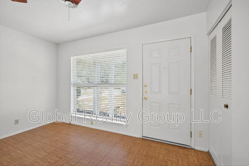 121 Rosewood Dr - Photo 5 of 26