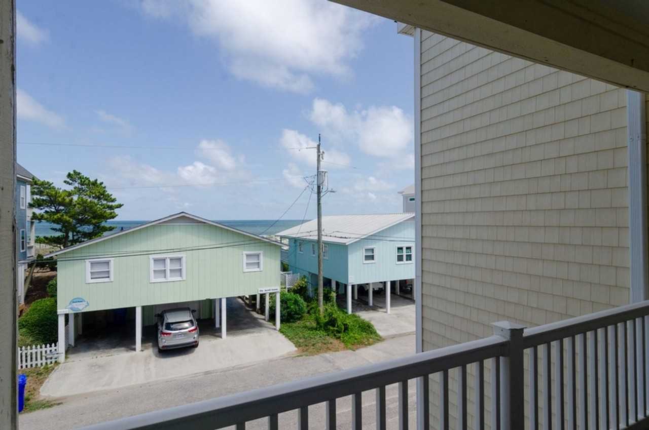 1004 Carolina Beach Ave S - Photo 7 of 35
