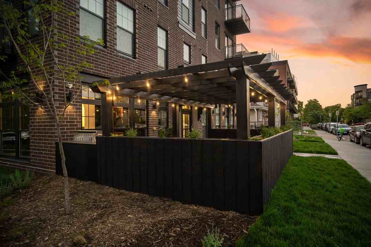 1000 Main Street Apartments - Photo 2 of 42