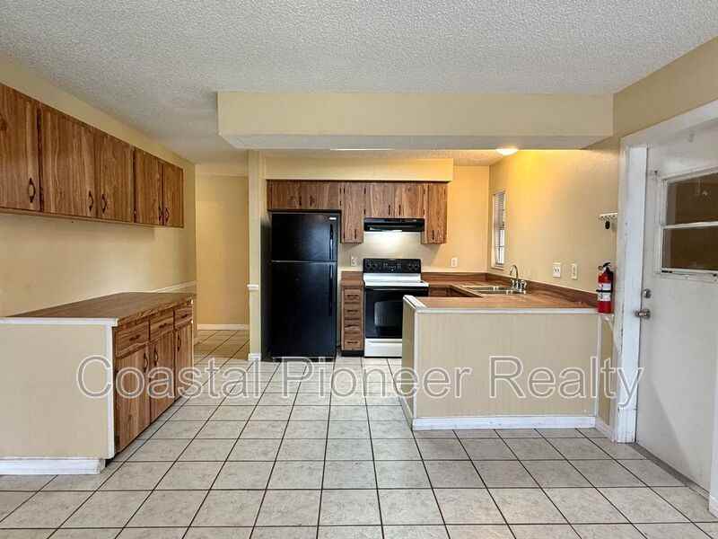 6063 Shingler Ave - Photo 2 of 17