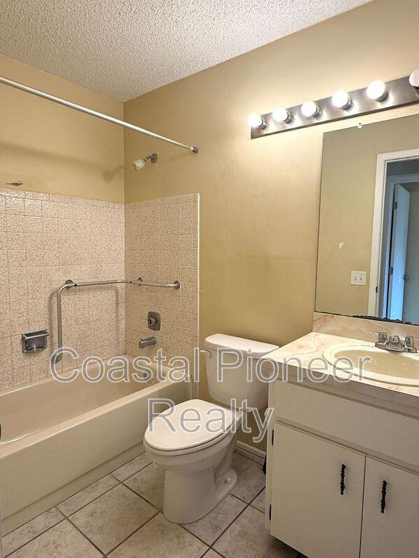 6063 Shingler Ave - Photo 4 of 17