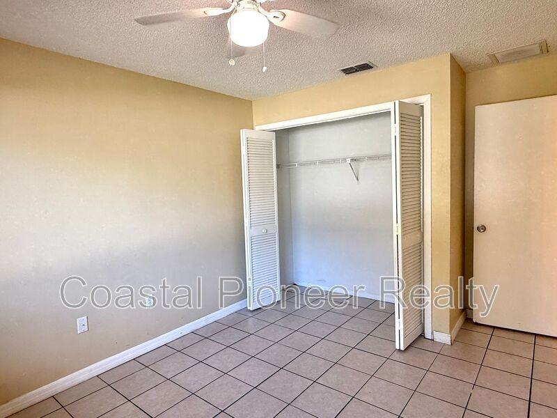 6063 Shingler Ave - Photo 5 of 17