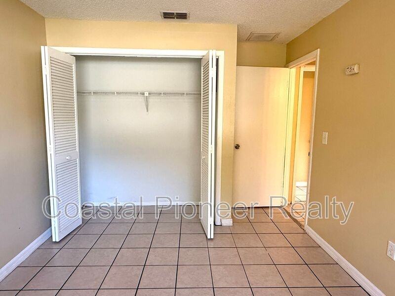 6063 Shingler Ave - Photo 6 of 17