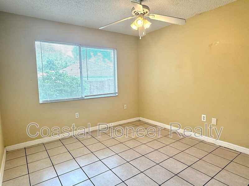 6063 Shingler Ave - Photo 7 of 17