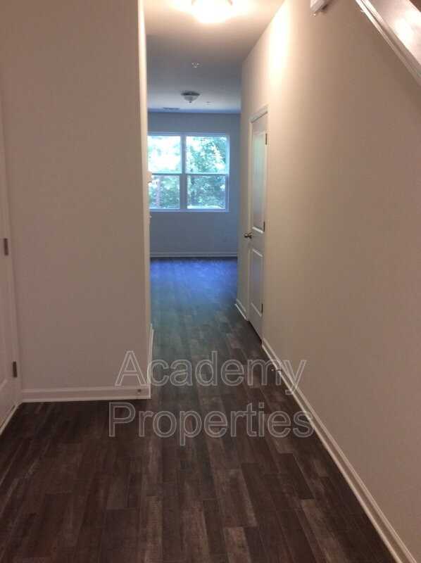 1627 Larkspur Trl - Photo 3 of 14