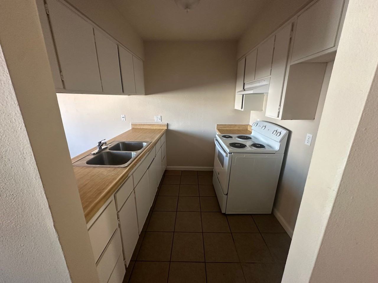 1316 Hobart Dr #3 - Photo 5 of 12