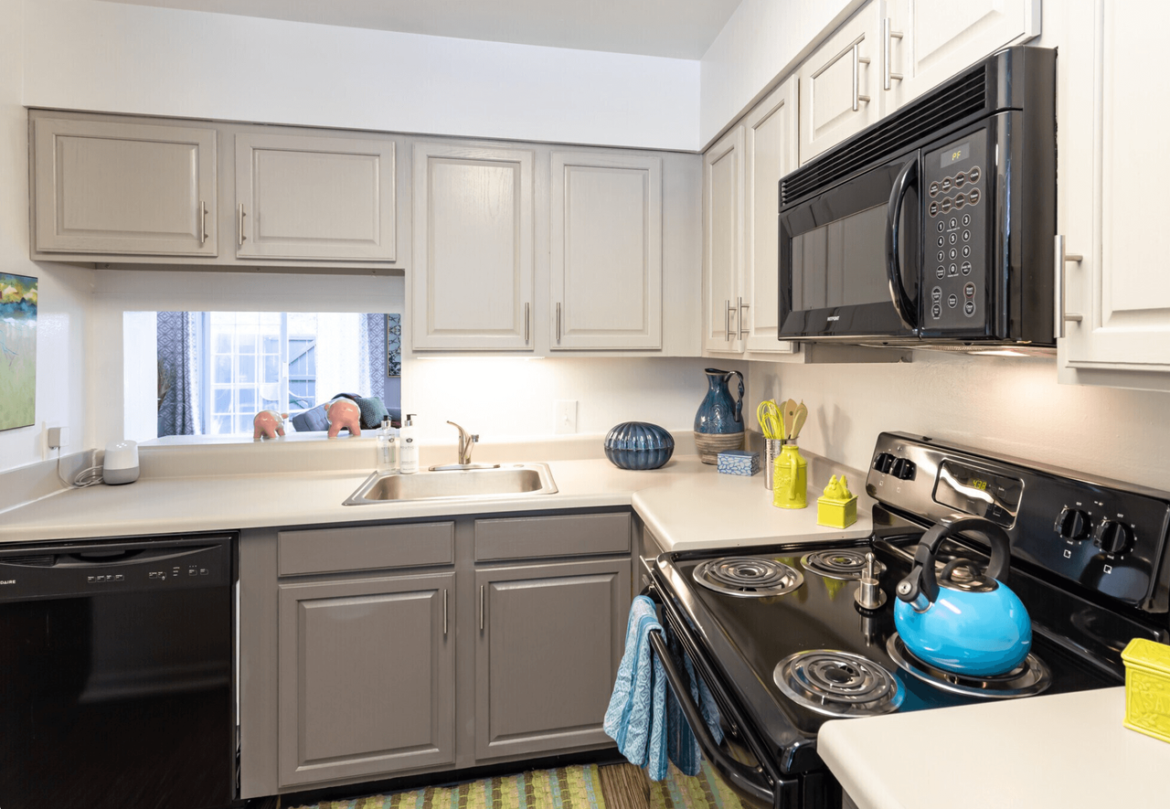 Arlington Apartments - Photo 3 of 24