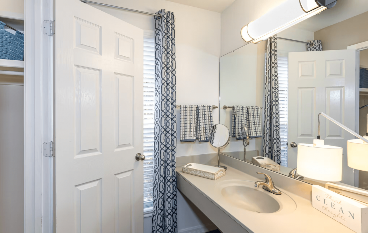 Arlington Apartments - Photo 7 of 24