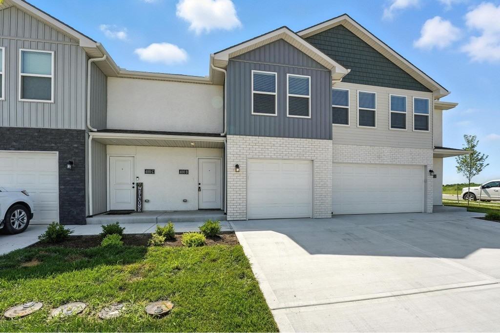 Rustic Heights - Photo 4 of 36