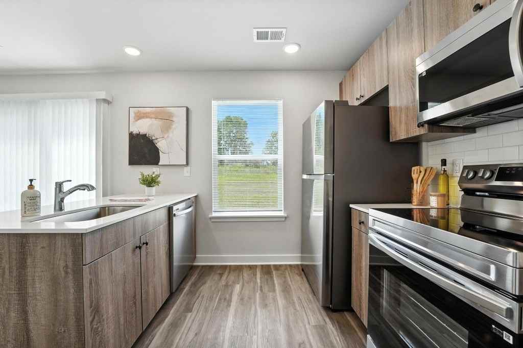 Rustic Heights - Photo 6 of 36