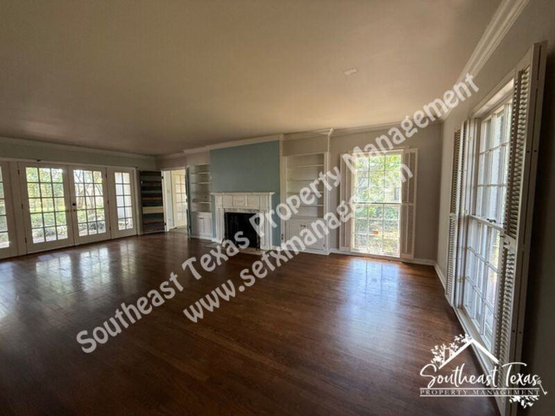 2465 Gladys St - Photo 3 of 26