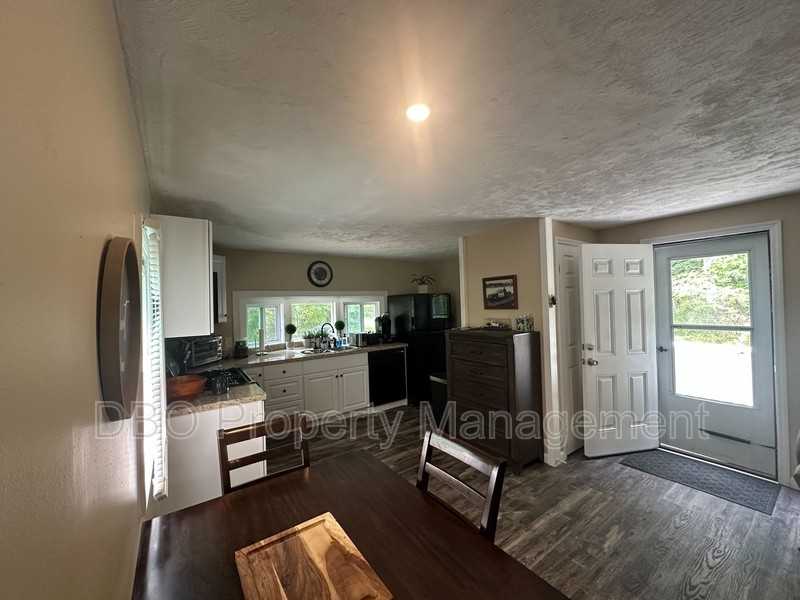 11 Whitney Way - Photo 3 of 20