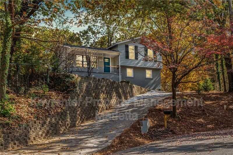 1056 Azalea Cir - Photo 3 of 35