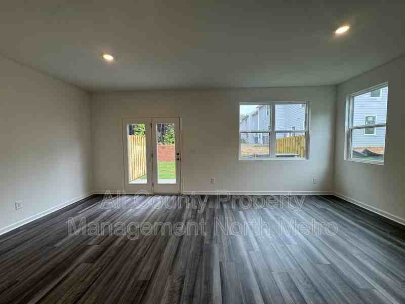 268 Rydal Way - Photo 4 of 17