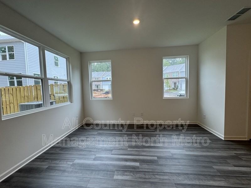 268 Rydal Way - Photo 5 of 17