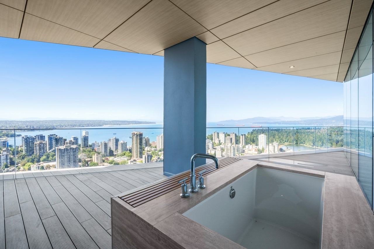 1568 Alberni Street - Photo 16