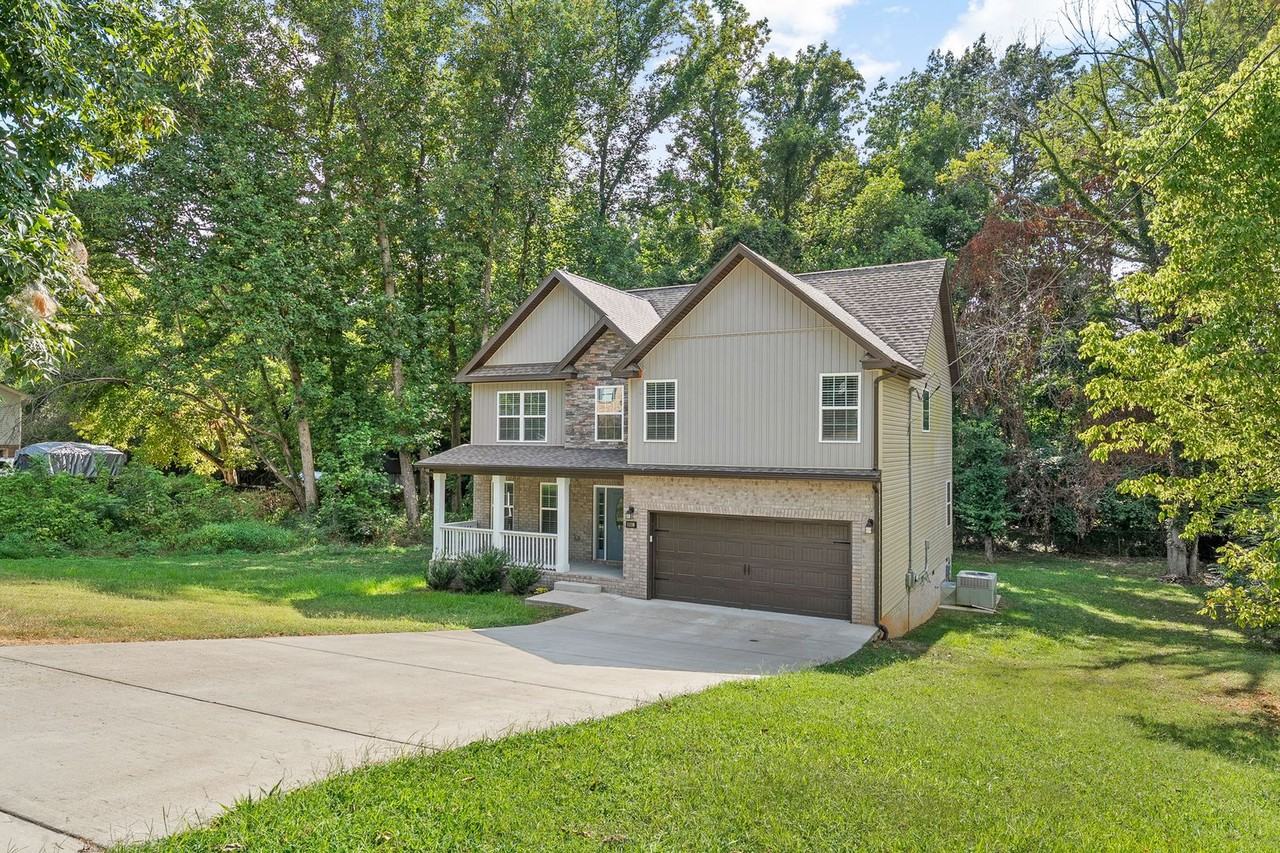1110 Stonebrook Dr - Photo 2 of 43