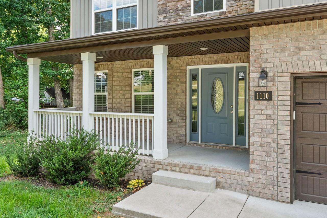 1110 Stonebrook Dr - Photo 3 of 43