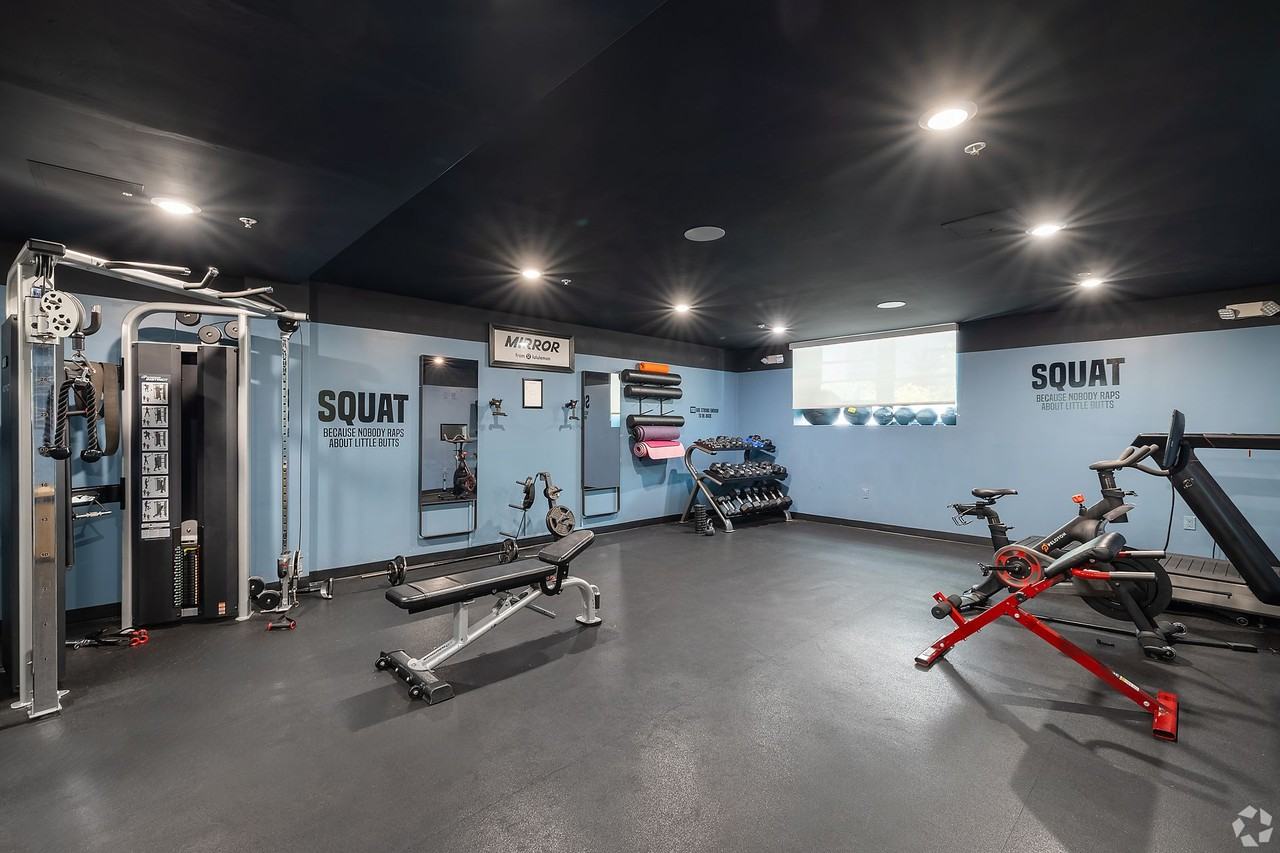 The Commodore - Photo 3 of 34