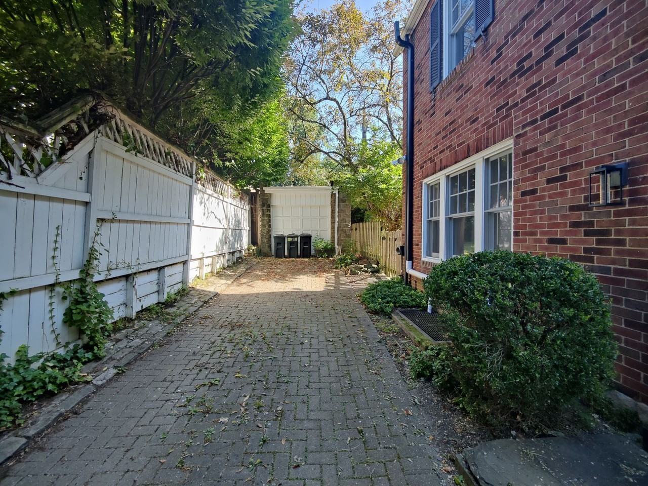 7511 Graymore Rd - Photo 3 of 48