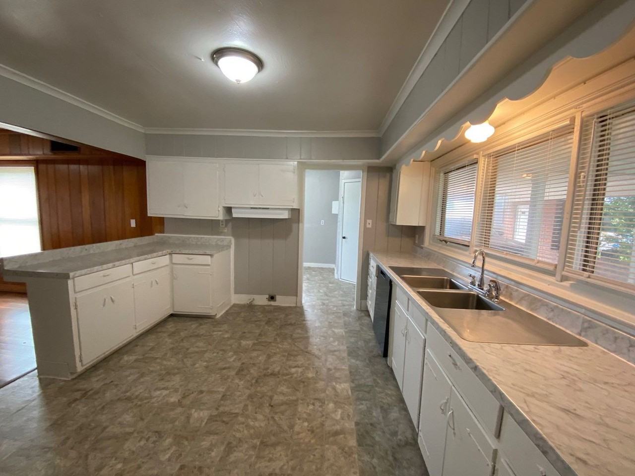 4320 Bishop Hills Dr - Photo 2 of 20