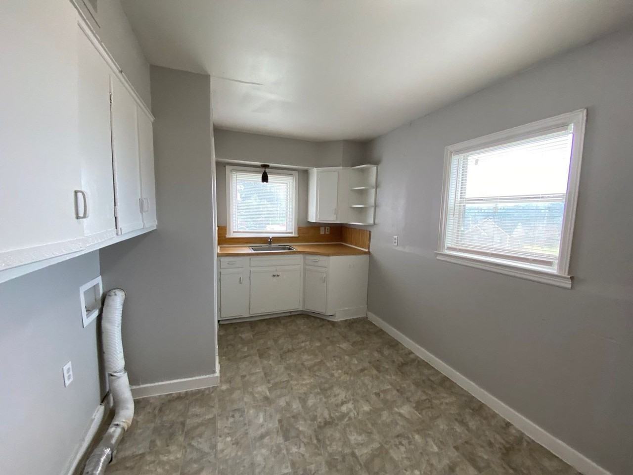 4320 Bishop Hills Dr - Photo 4 of 20