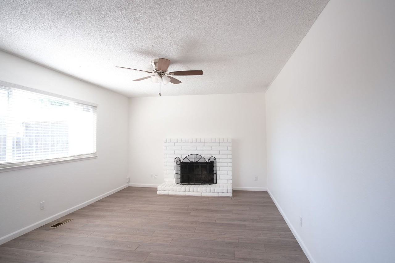 1949 Shushan Dr - Photo 3 of 17