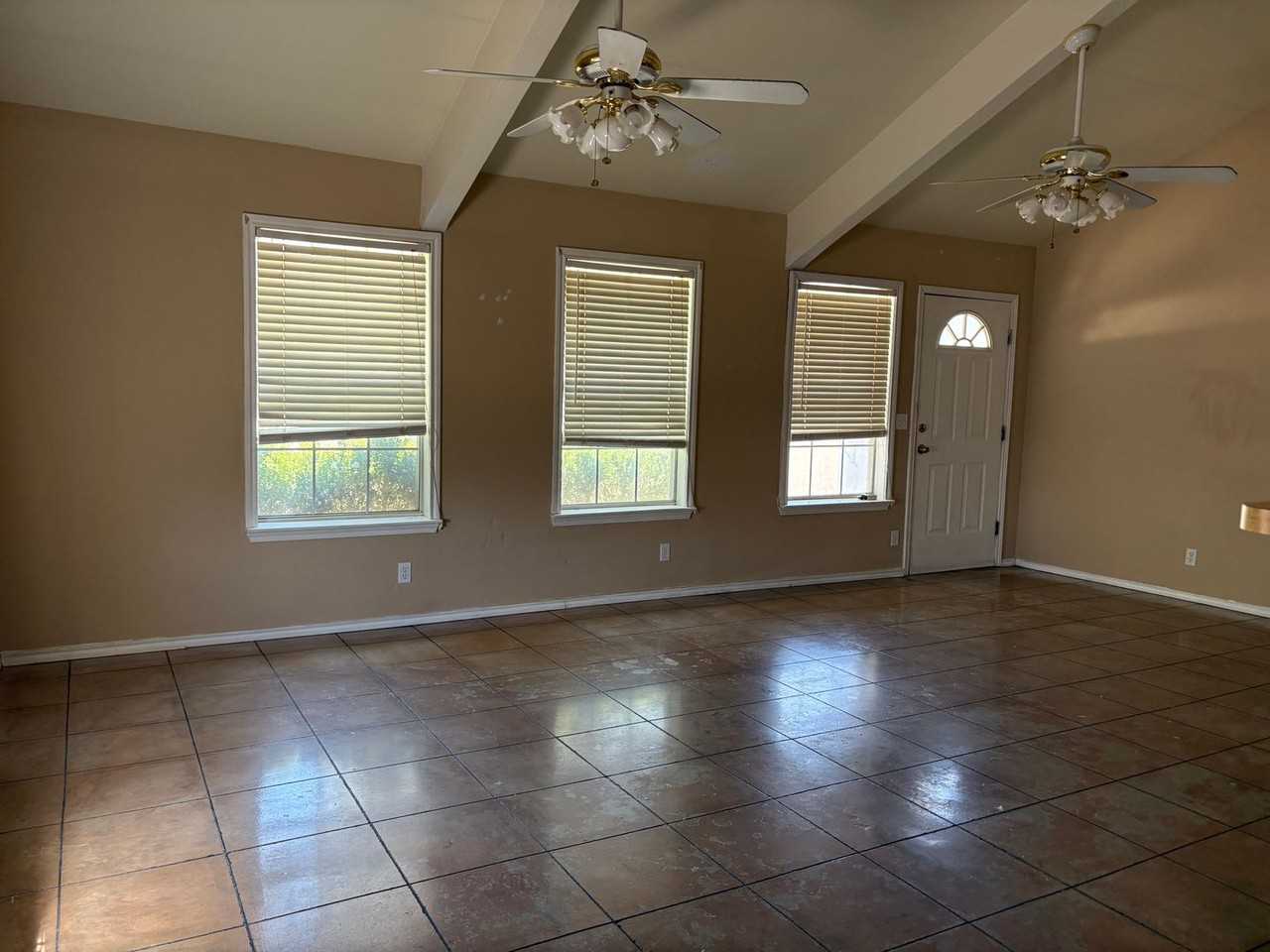 174 Lakeshore Ln - Photo 6 of 10