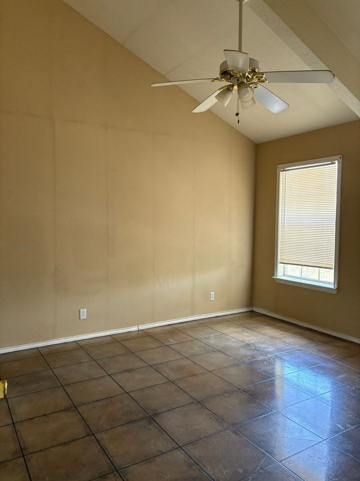 174 Lakeshore Ln - Photo 7 of 10