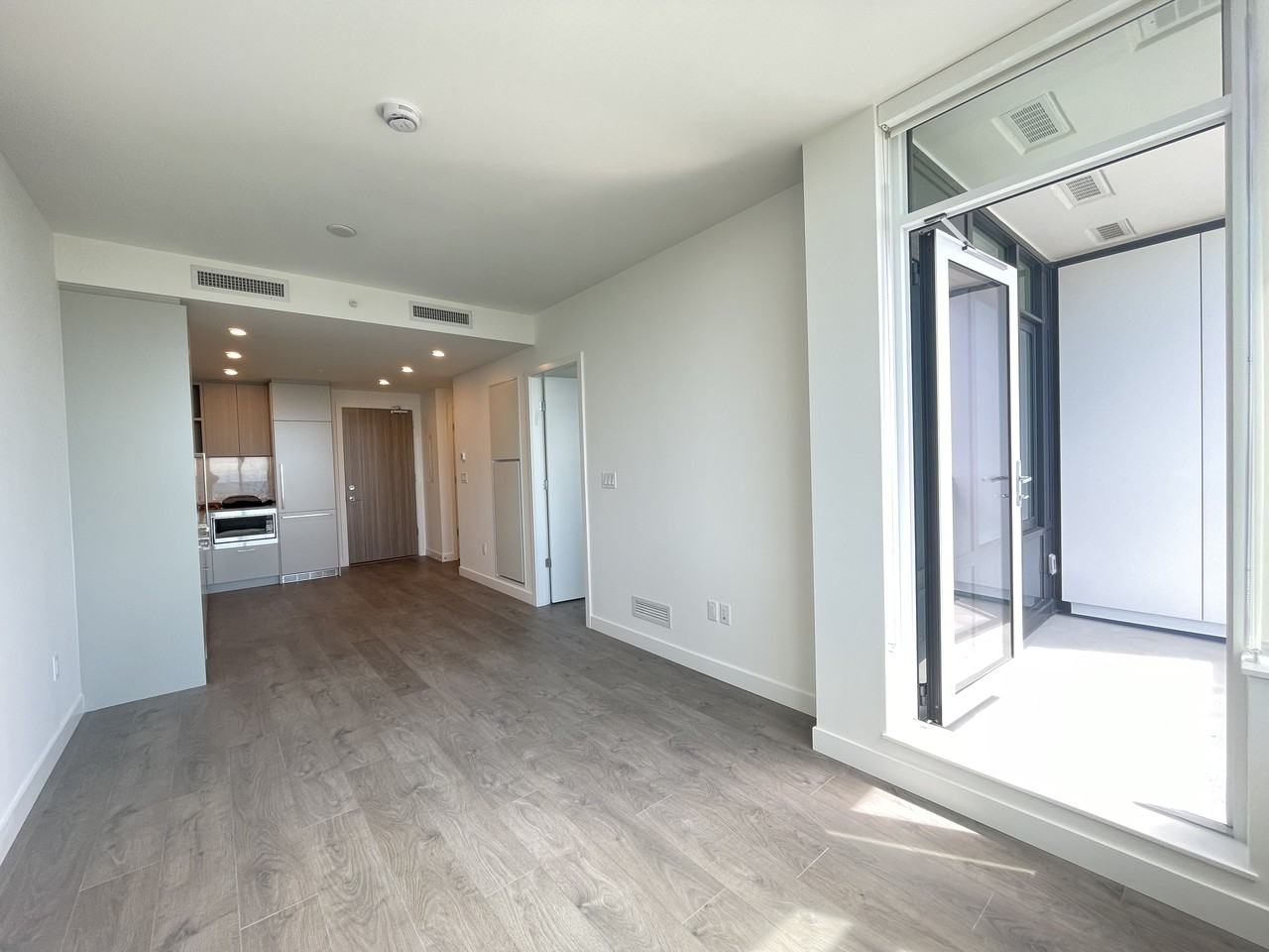 6468 Willingdon Avenue - Photo 5 of 12