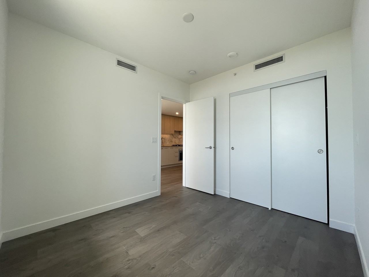 6468 Willingdon Avenue - Photo 7 of 12