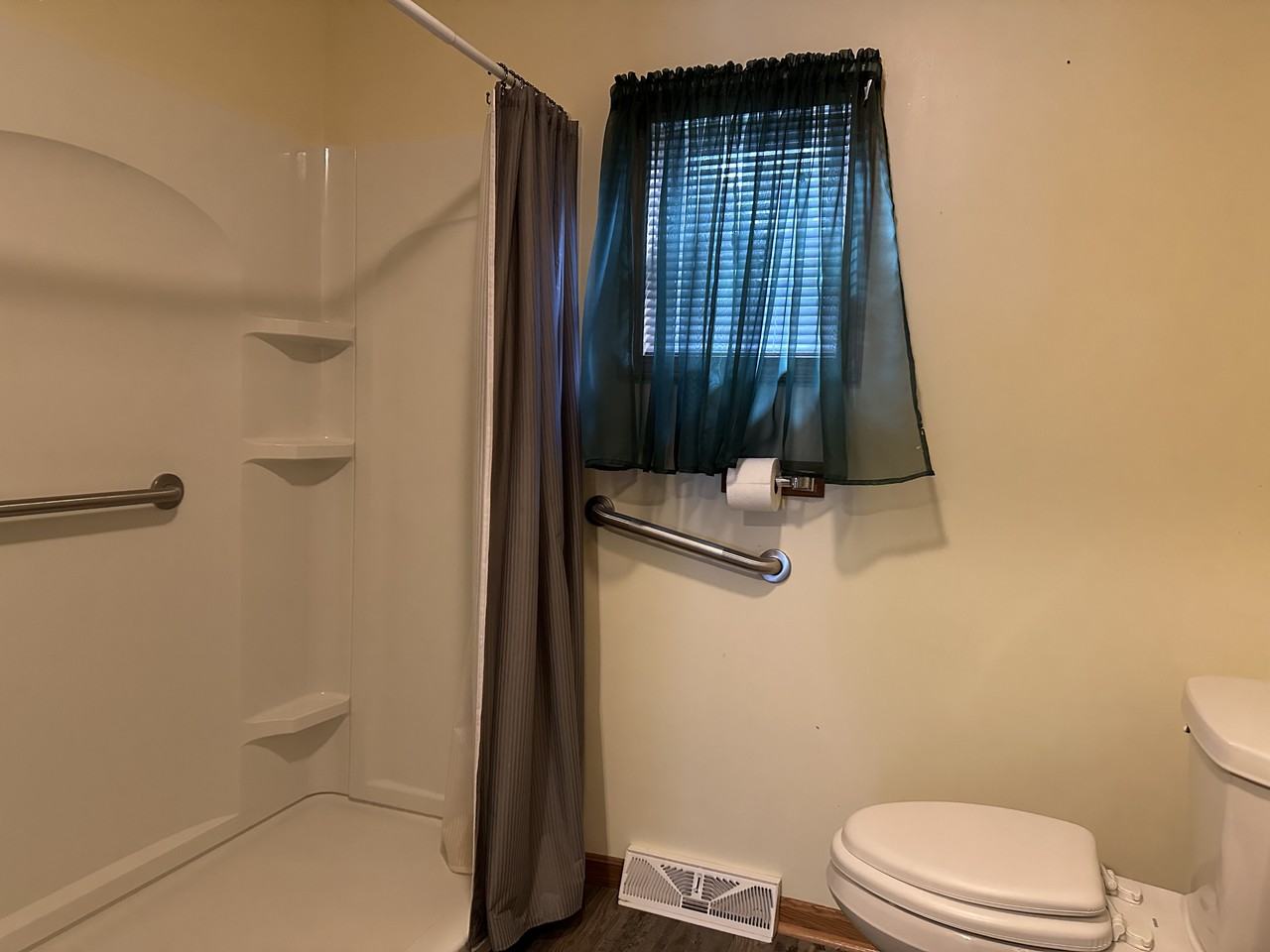 216 4th St Sw - Photo 2 of 8