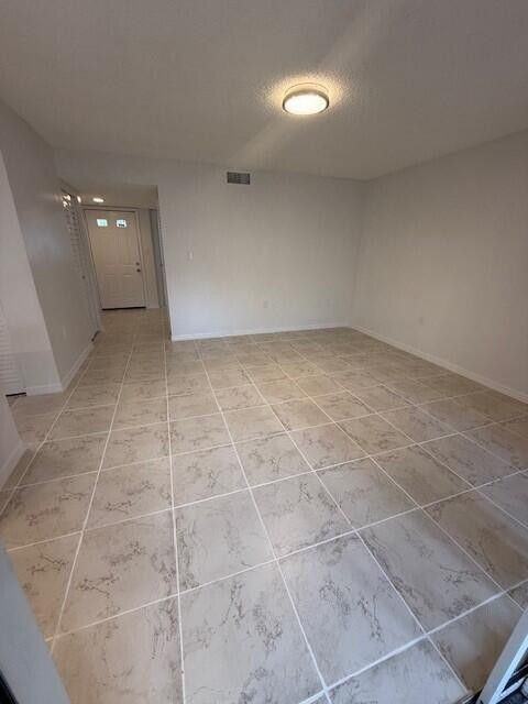 2204 Glenmoor Dr - Photo 4 of 12