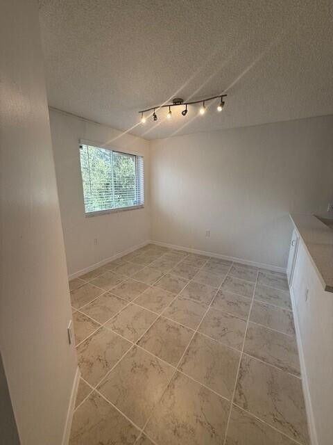 2204 Glenmoor Dr - Photo 7 of 12