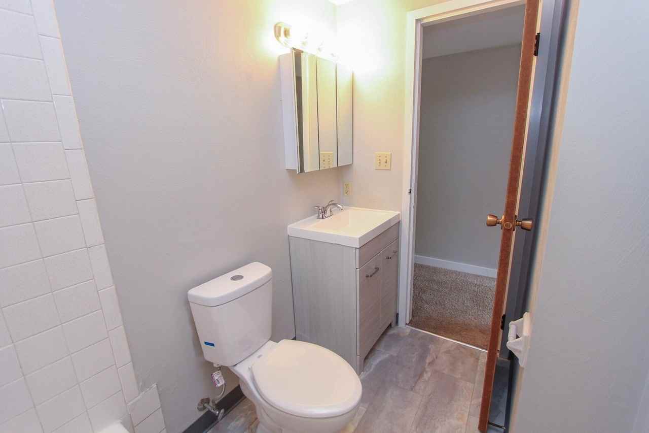 CHATEAU -- 200 - Photo 5 of 9