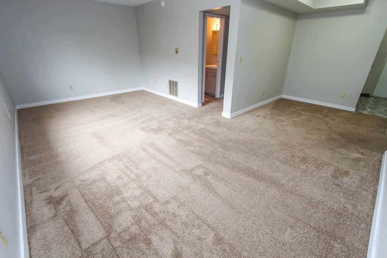 CHATEAU -- 200 - Photo 6 of 9