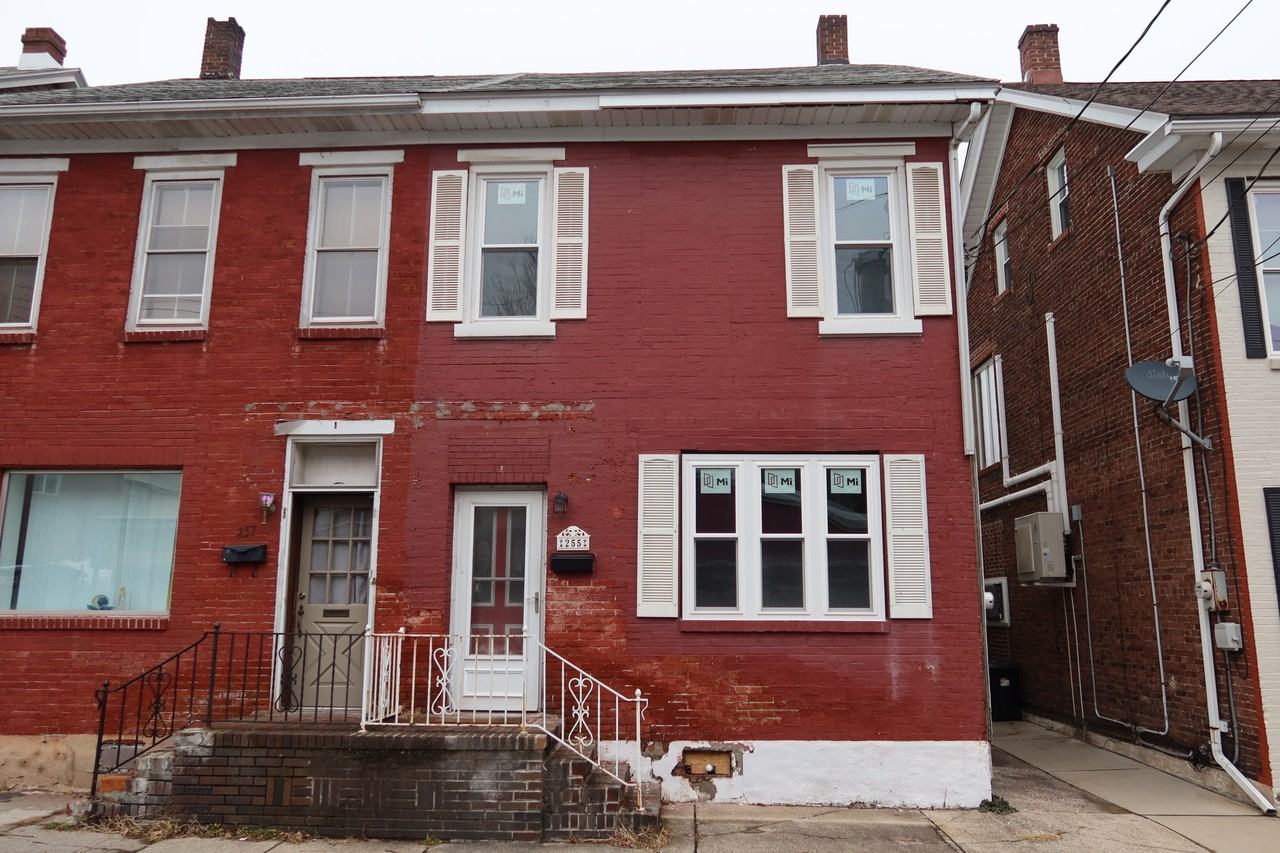 255 W Rowe St #NA - Photo 2 of 21